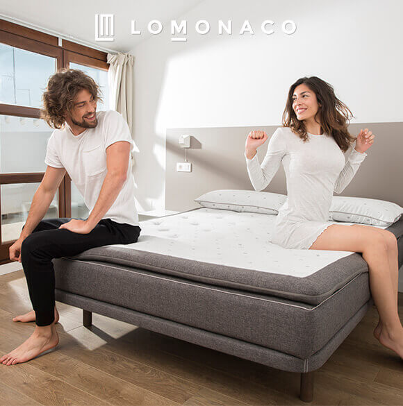 pareja-recien-levantada-cama-lomonaco